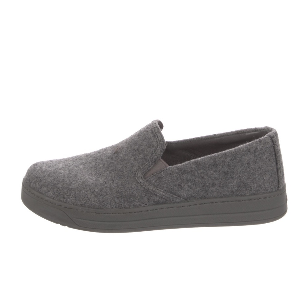 Prada wool sport show 6.5